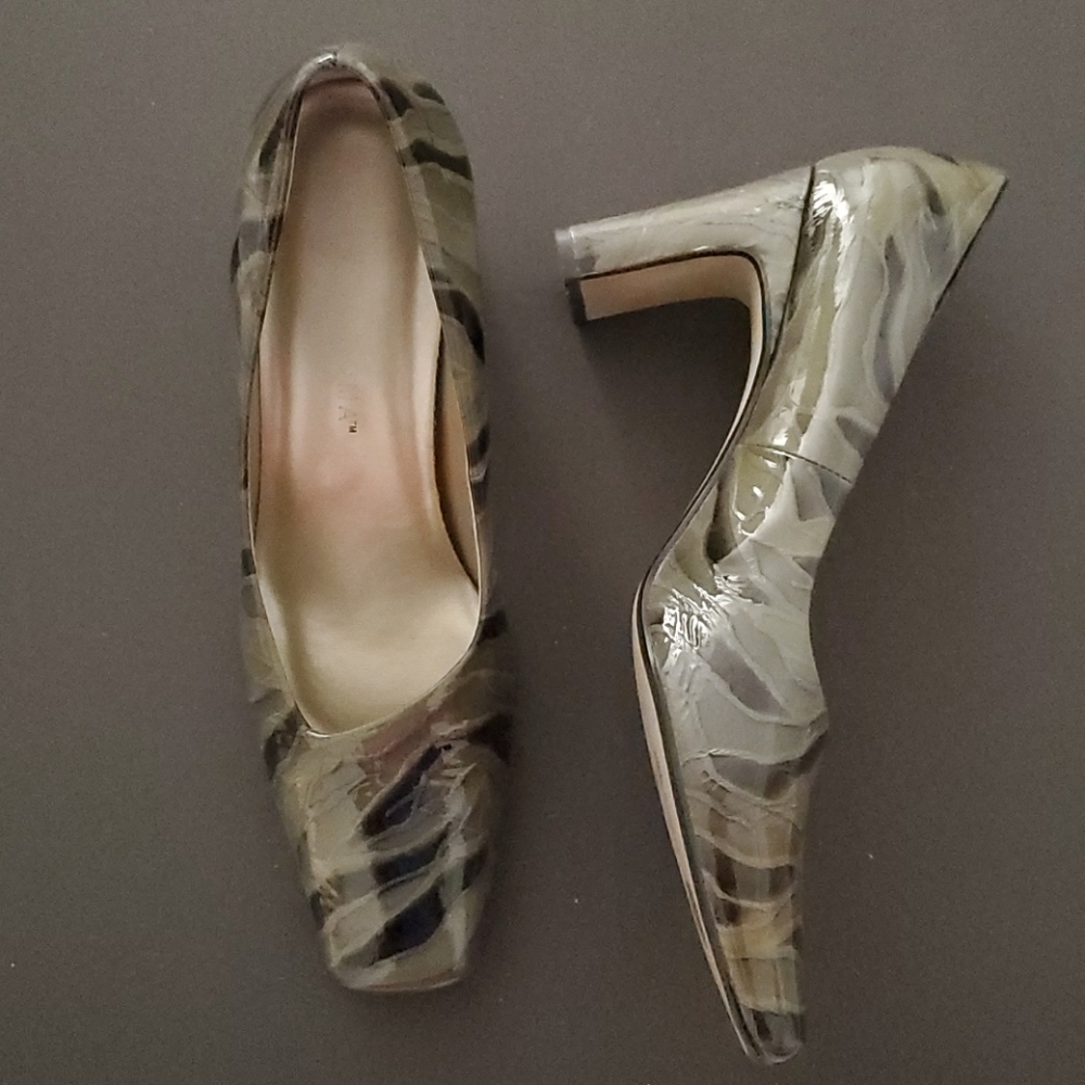 Heels - Picture 2 of 3